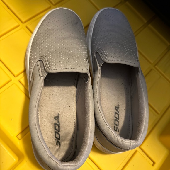 EUC Soda gray shoes‎ Sz 8.5 womens - Picture 3 of 5